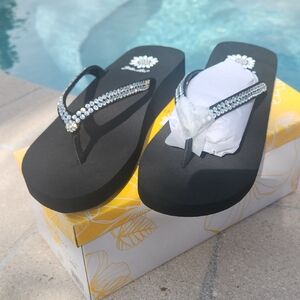 Black Rhinestone Sandals with Sparkling Embellishments